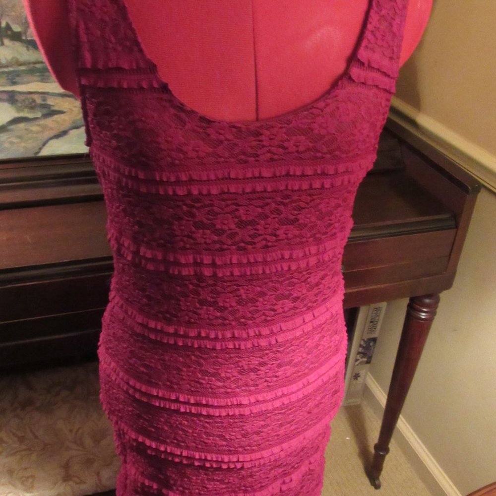 BODYCON  Dress   -  FOREVER 21  - size L.   tiered lace
